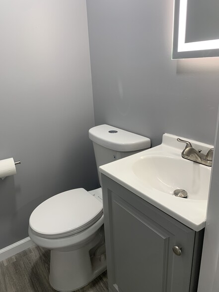 Half Bathroom - 3075 Alabama Rd