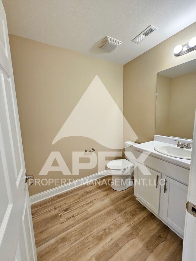 Building Photo - AVALON TOWNHOMES – LIKE NEW - 2 Bd/2.5 Ba Townhome off Topside Road with convenient access to Mar...