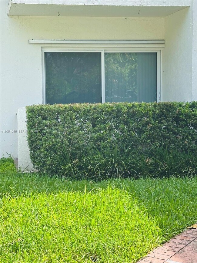 Building Photo - 9354 SW 77th Ave