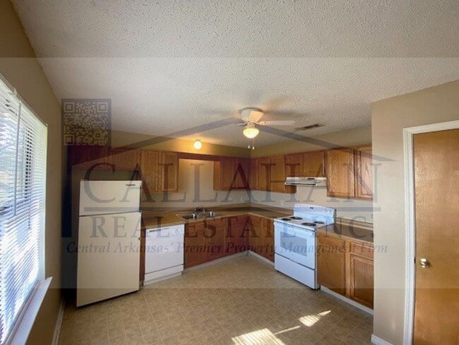 Building Photo - 111 Almond Cove
