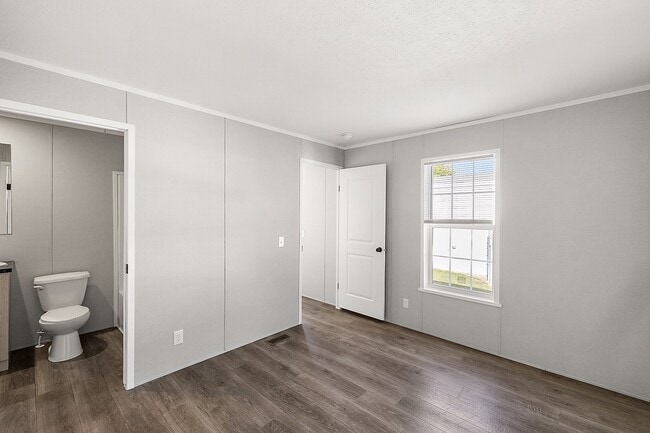 Building Photo - 2805 Viewfield Ln