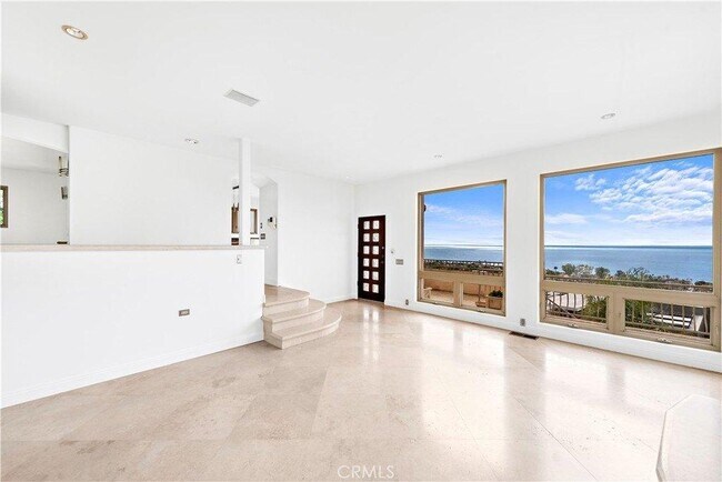 Building Photo - 1060 Skyline Dr