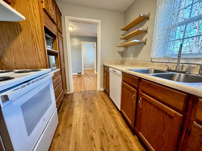 Building Photo - 479 Stratford Dr