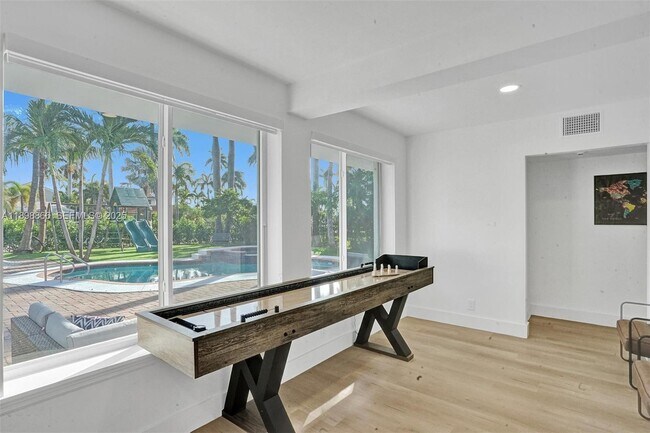 Building Photo - 725 Harrison St