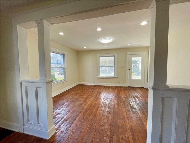 Building Photo - 417 Adams Ave