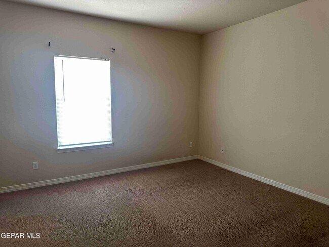 Building Photo - 14712 Far View Ct