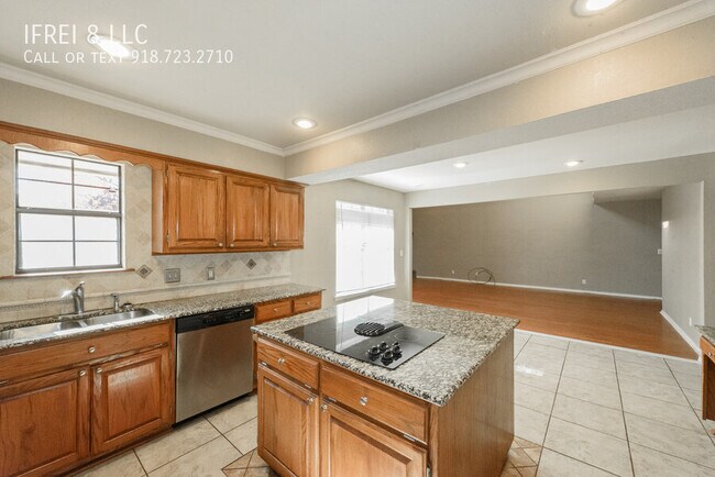 Building Photo - 7746 E 87th St