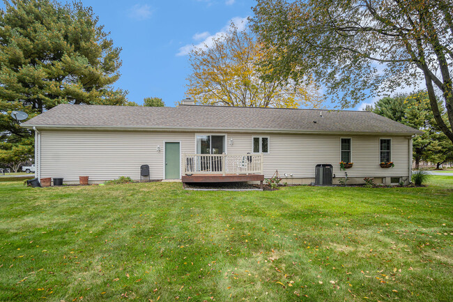 Building Photo - Jules Riverview Cottage