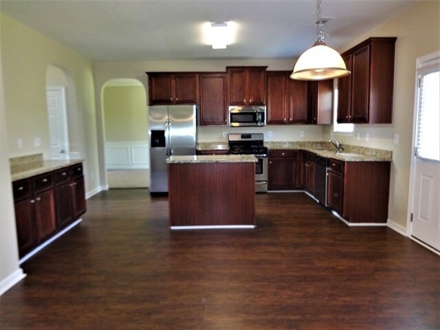 Building Photo - 7250 Cavender Dr SW