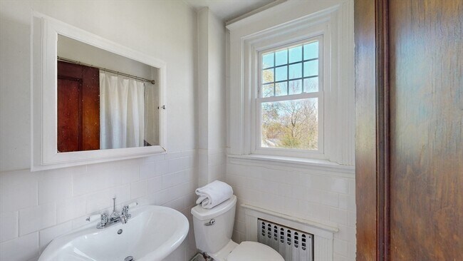 Building Photo - 52 Rockledge Rd