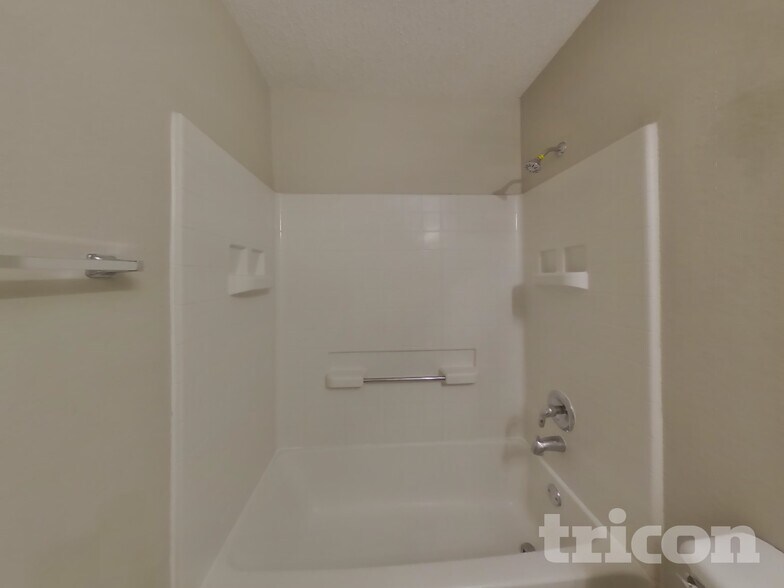 Building Photo - 143 Redbud Dr