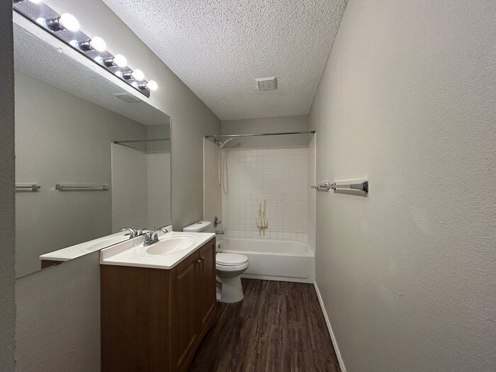 Building Photo - 407 Bluegrass Creek