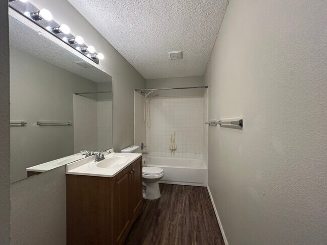Building Photo - 407 Bluegrass Creek