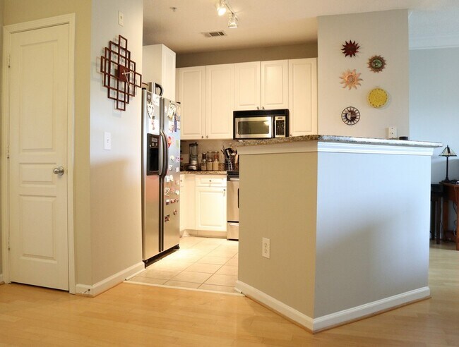 Building Photo - 10 Perimeter Summit Blvd