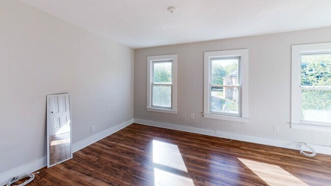 Building Photo - Beautiful Beaver Hills Single Family | Ava...