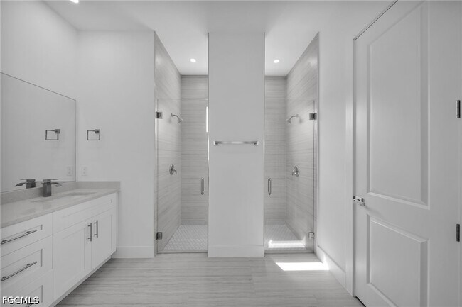 Building Photo - 3423 NE 13th Ave