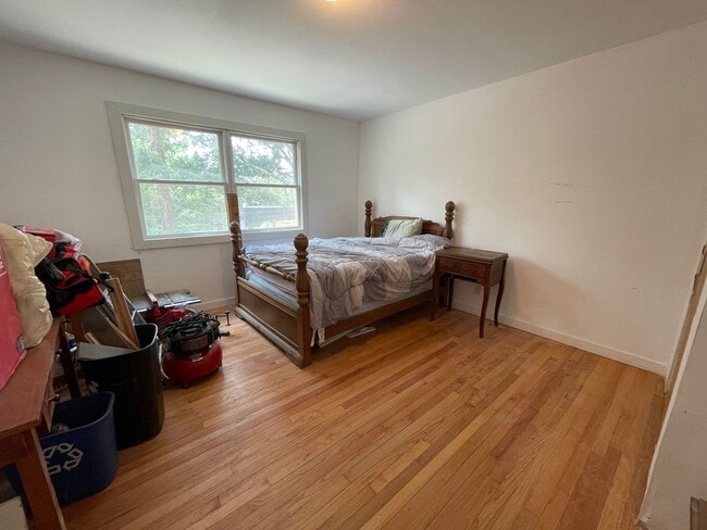 Building Photo - Big and Beautiful House with attached 1br ...