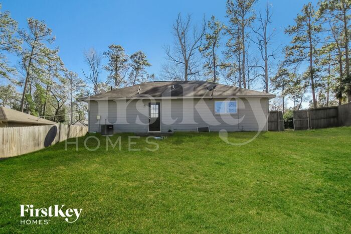 Building Photo - 10419 Royal York Dr