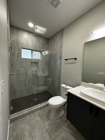 Building Photo - 1002 Sugar Garden Drive