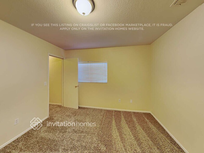 Building Photo - 2415 E Palm Beach Dr