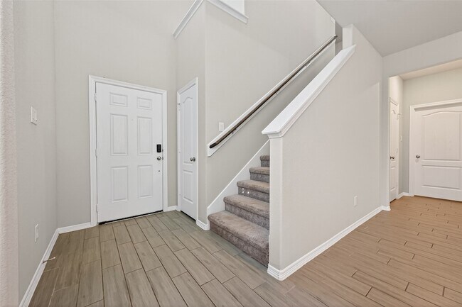 Building Photo - 25527 Valverdant Ct