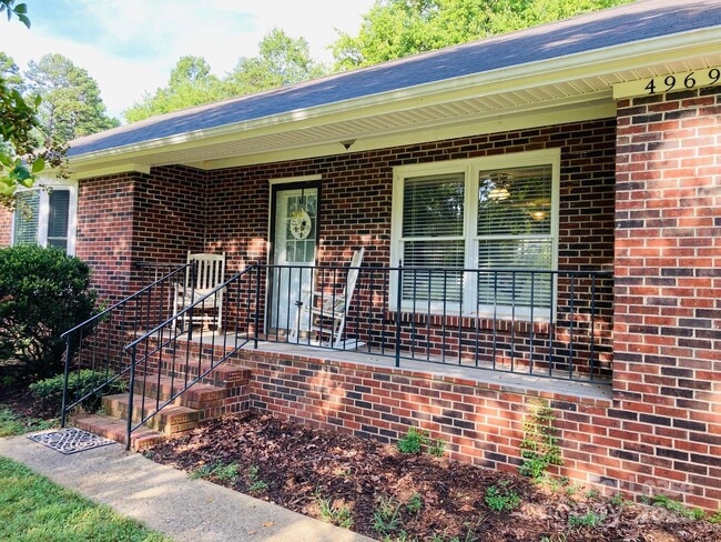 Building Photo - 4969 Moonlite Bay Dr