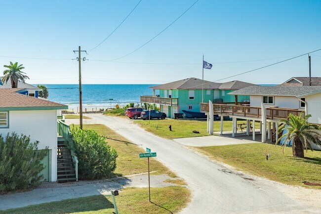 Building Photo - 12940 John Reynolds Rd