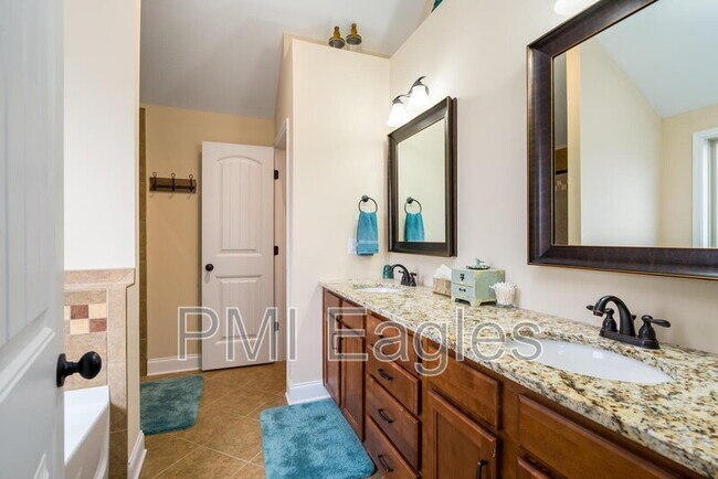 Building Photo - 2067 Bandera Dr