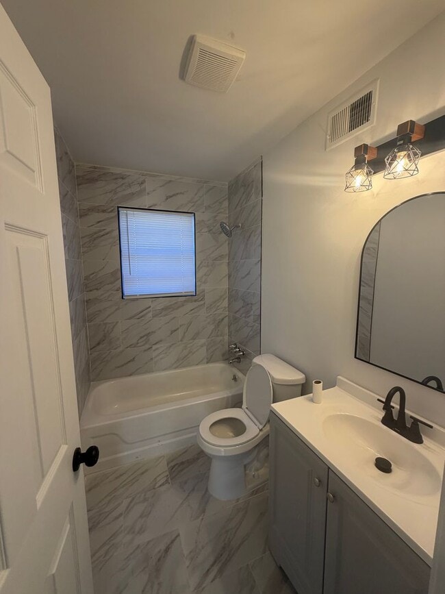 Building Photo - 1956 Edward Ave