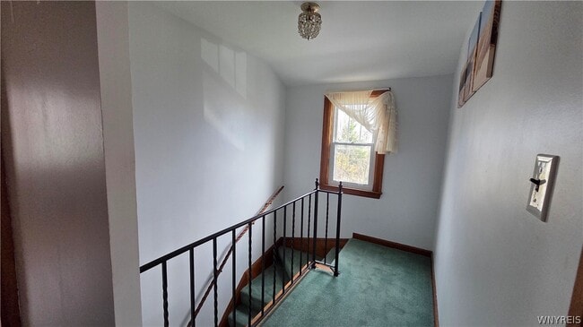 Building Photo - 1 Cresthaven Dr