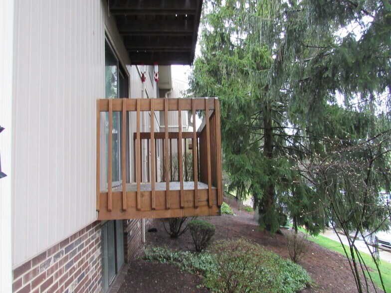 Building Photo - 27614 Evergreen Run
