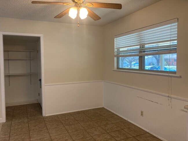 Building Photo - 224 N Oxford Dr