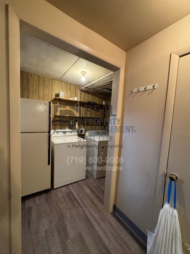 Building Photo - 2401 Overton Rd