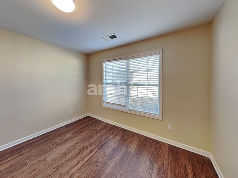 Building Photo - 6078 Lancelot Ln