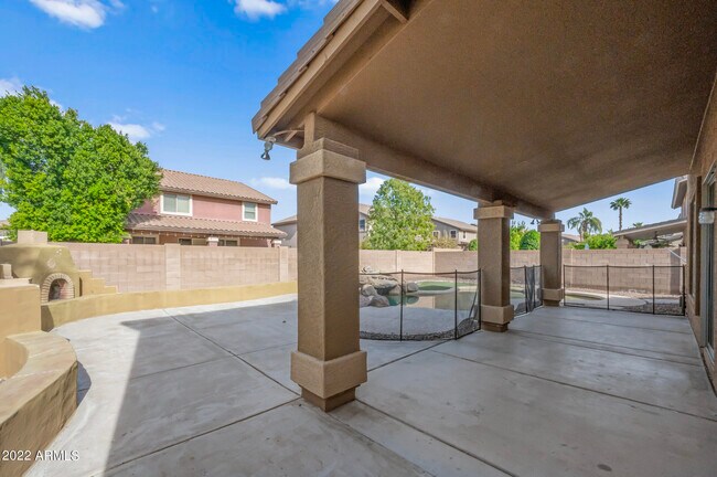 Building Photo - 2684 E Birchwood Pl