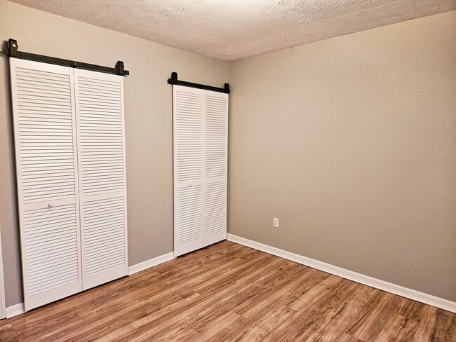 Building Photo - 939 Cambridge Dr