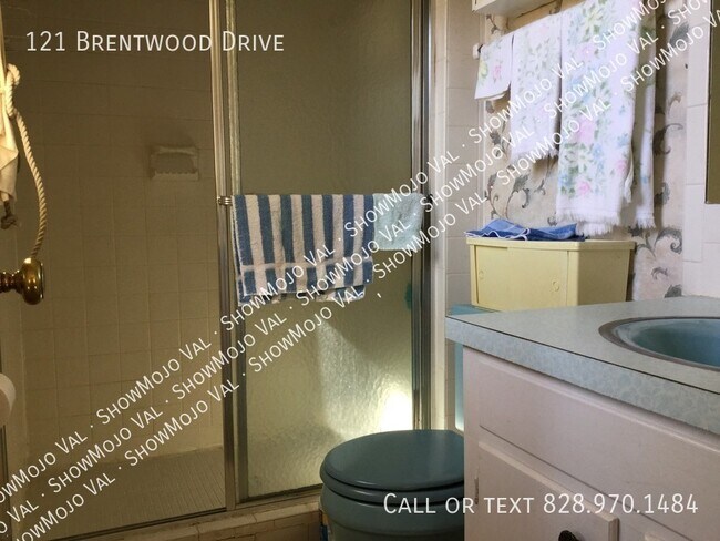 Building Photo - 121 Brentwood Dr