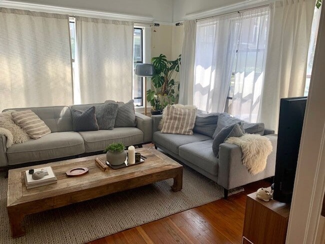 Building Photo - Chardonnay Apartments