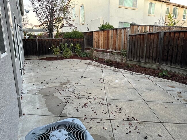 Building Photo - 2449 Milford Dr