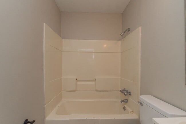 Building Photo - Brick home with a fenced-in yard! Section 8 accepted