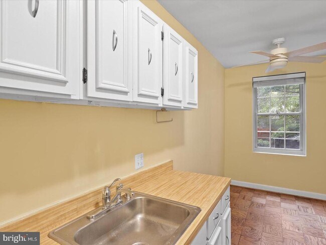 Building Photo - 3051 Idaho Ave NW