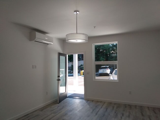 Building Photo - 2 BD / 1 BA – Granite Counters, W/D, AC • $500 Move-In Gift Card (By 1/1/26)