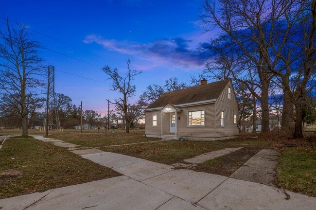 Building Photo - 2016 Reynolds St