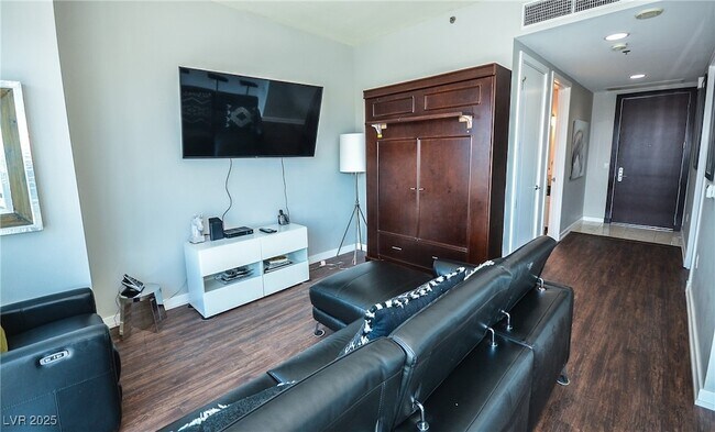 Building Photo - 4525 Dean Martin Dr