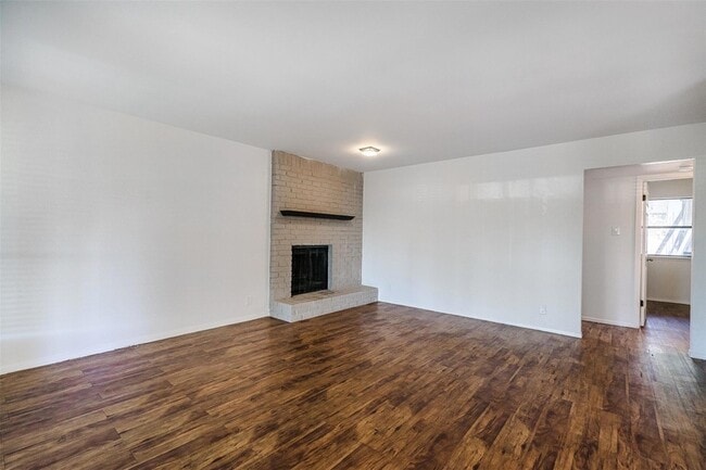 Building Photo - 2106 Lamplight Village Cir
