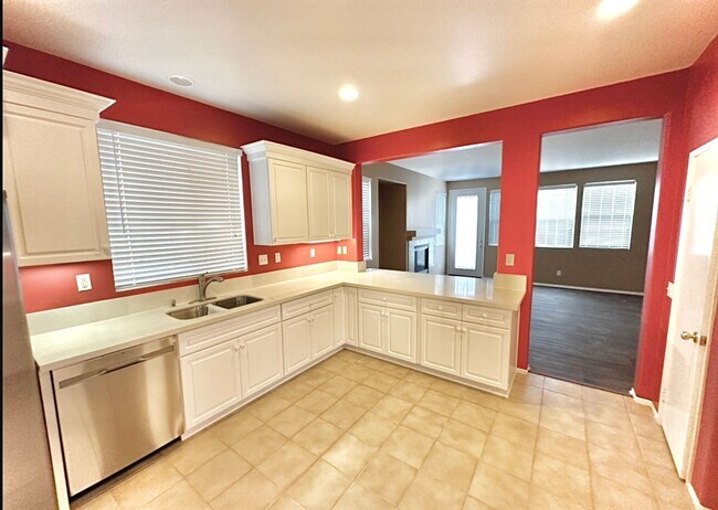 Building Photo - COMING SOON!!! Beautiful 3 Bed, 3 Bath, and 2 Car Garage in Lake Elsinore Minutes from the Late!