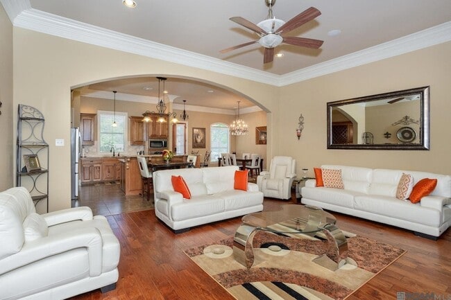 Building Photo - 9430 Magnolia Crossing Dr