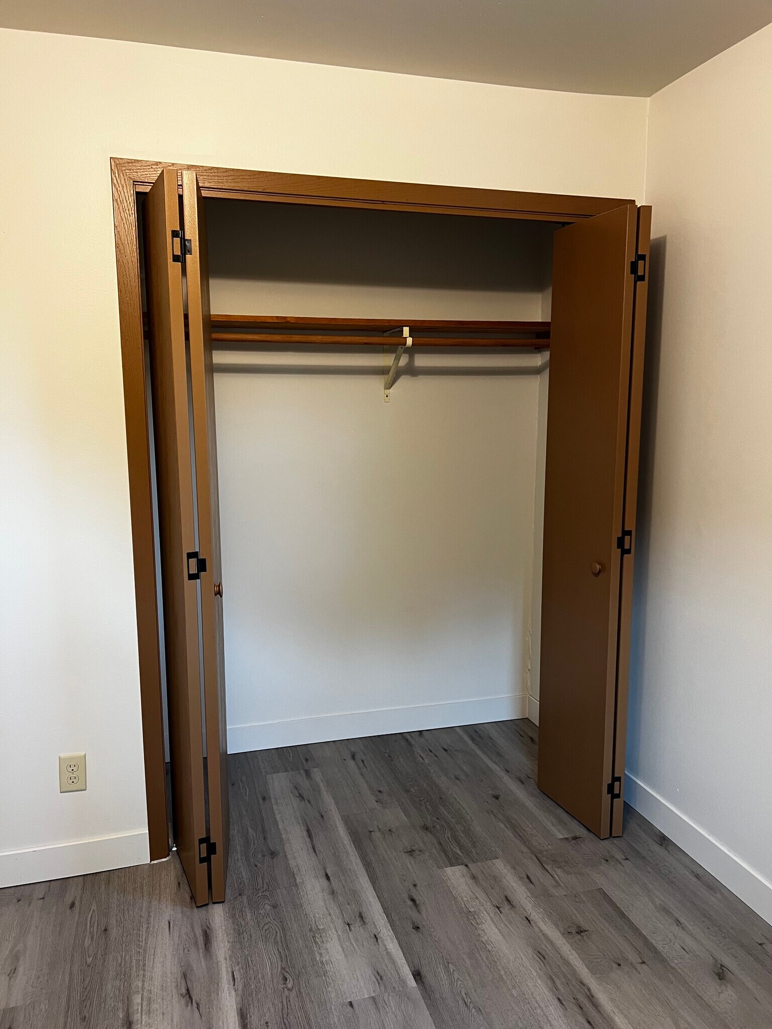 Building Photo - 425 King Olav Ln