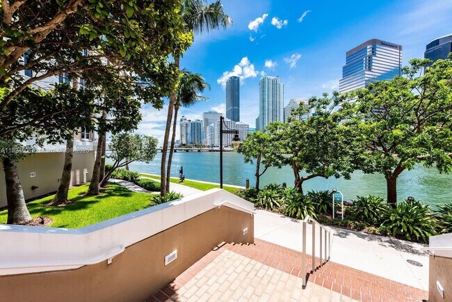Building Photo - 801 Brickell Key Blvd