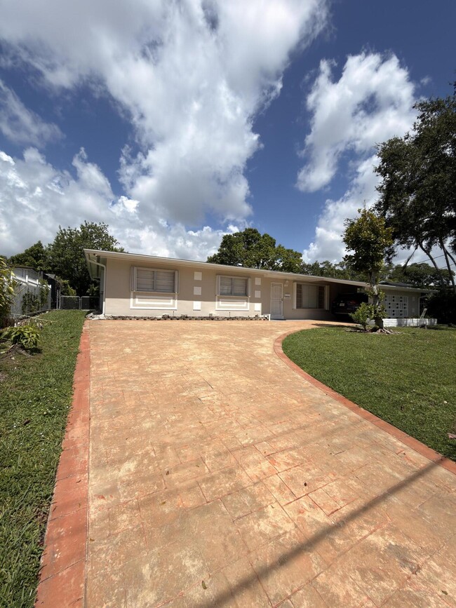 Building Photo - 7500 SW 98th Ct